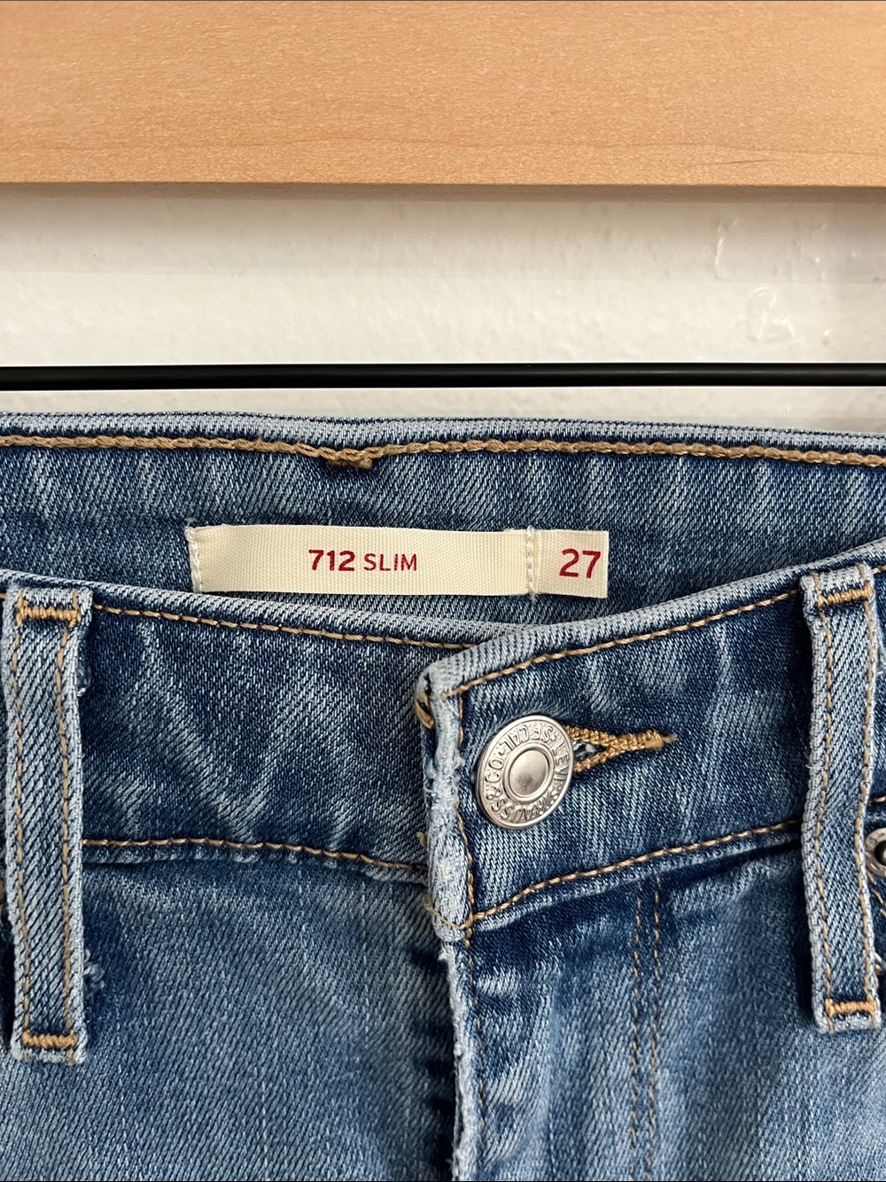 Levi's 712 Classic Women's Blue Jean Size 27 - Picture 2 of 3
